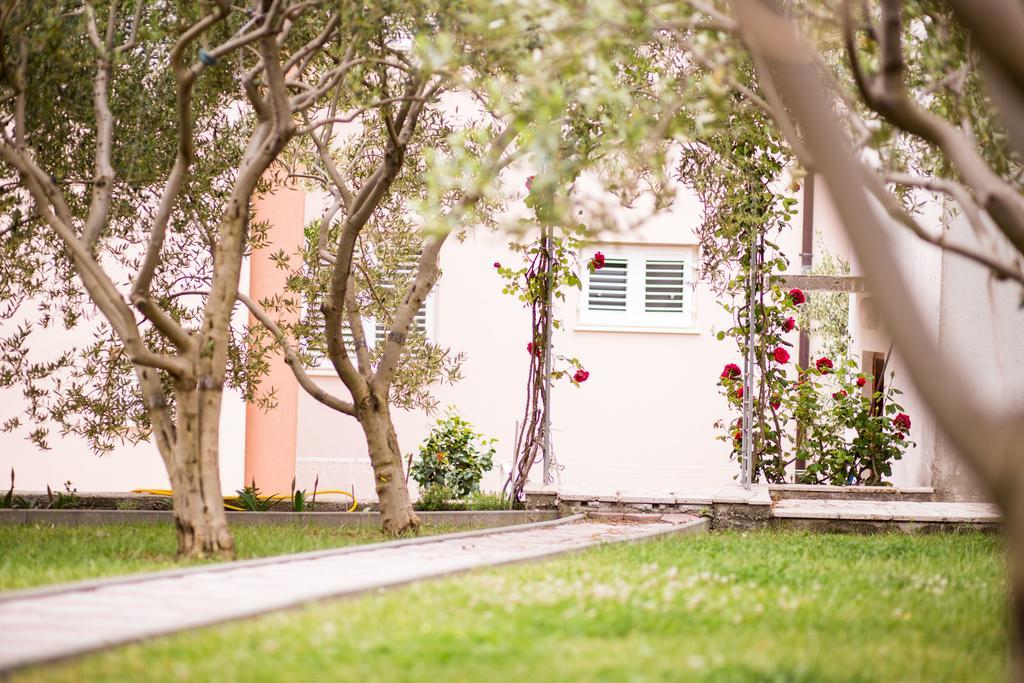Apartments Sara Podstrana Dış mekan fotoğraf